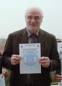 Die erste Unterschrift setzte Bürgermeister Karl-Heinz Färber am 23.02.2014